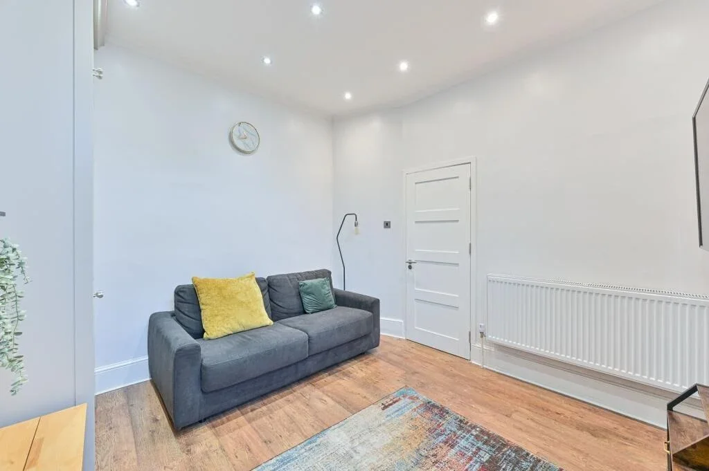 Flat Birchanger Road in Greater London