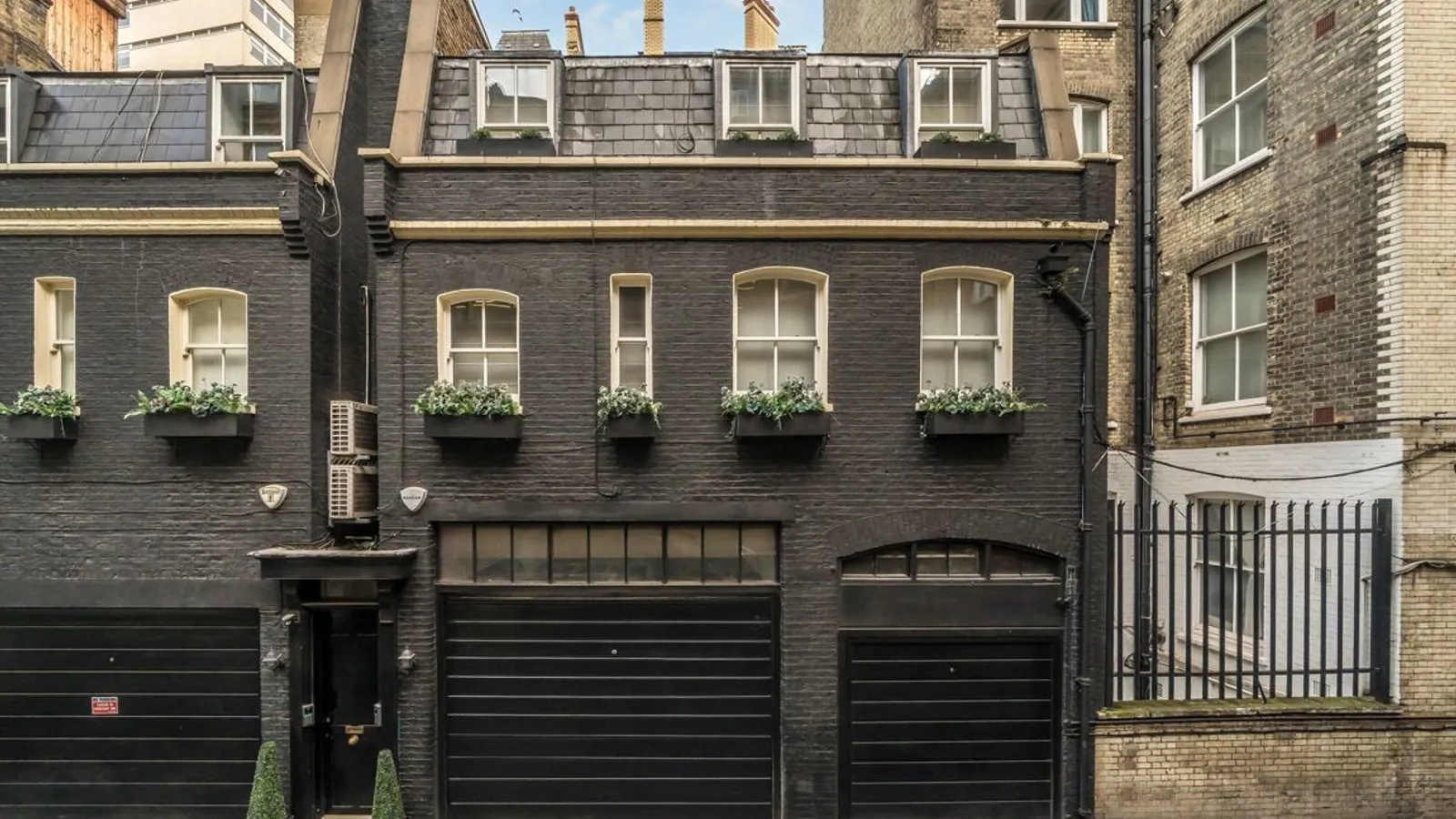 Flat Down Street Mews in City of Westminster
