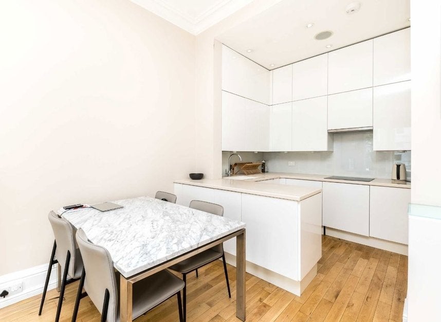 Flat Holland Park in Greater London
