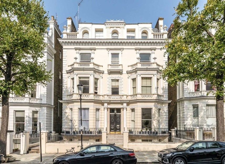Flat Holland Park in Greater London