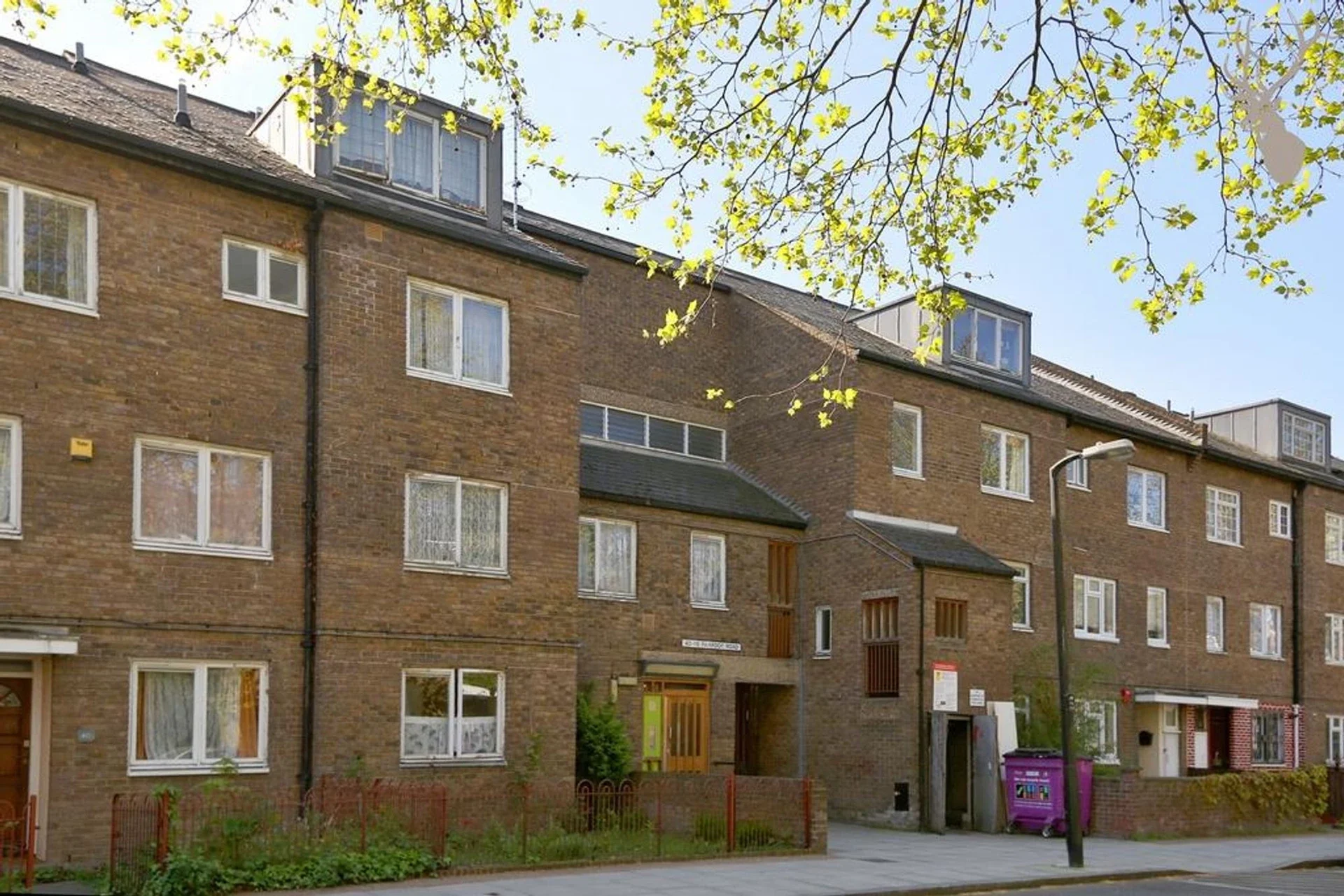 Flat Court Yard in Greater London