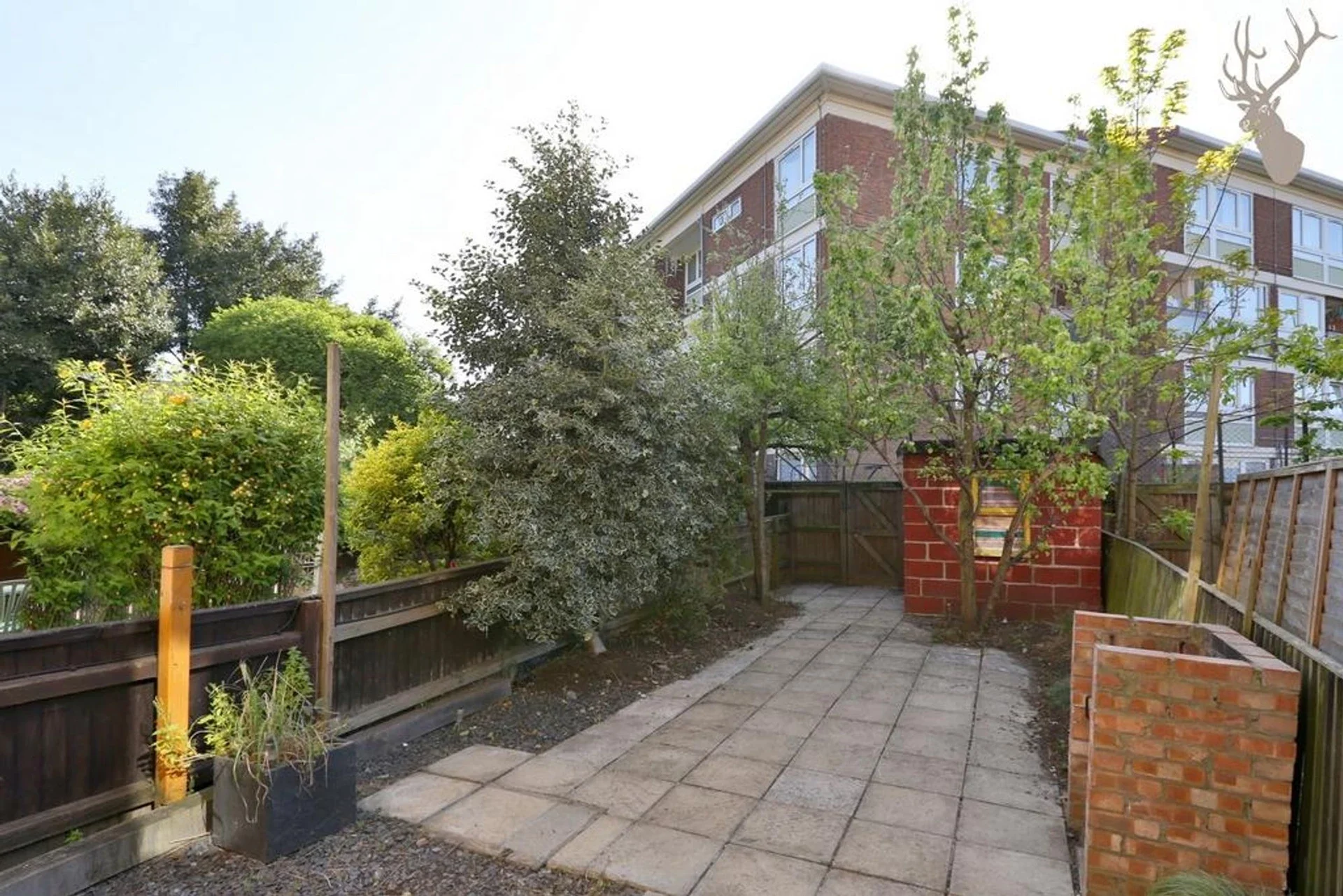 Flat Court Yard in Greater London
