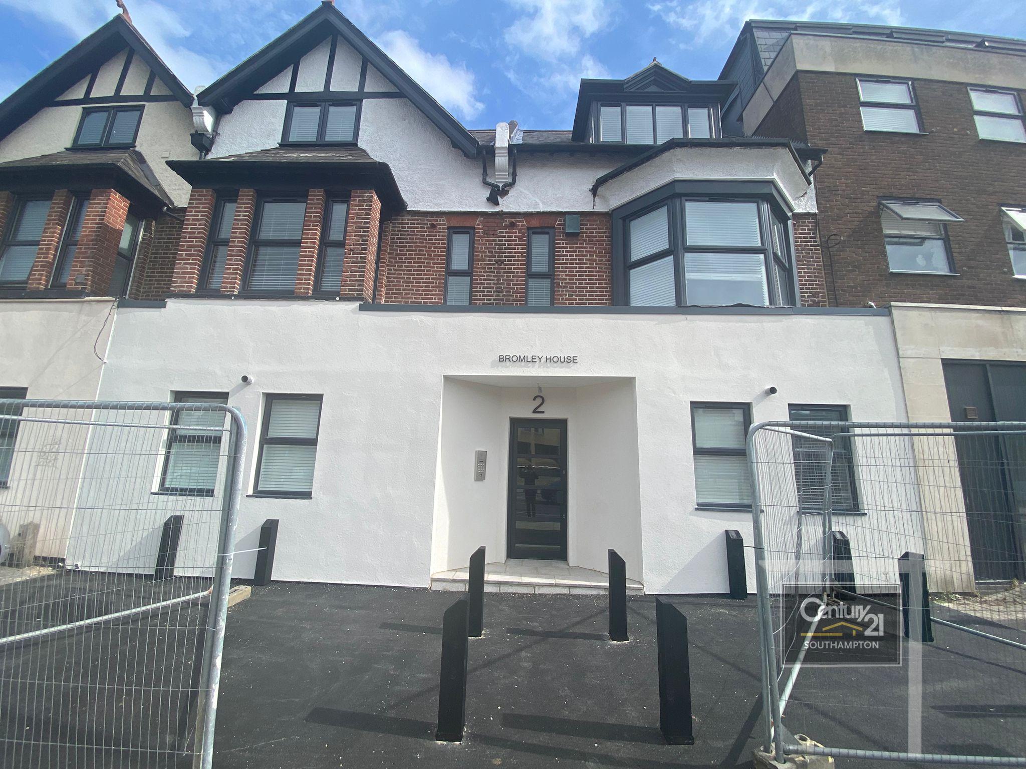 Flat Ordnance Road in Southampton