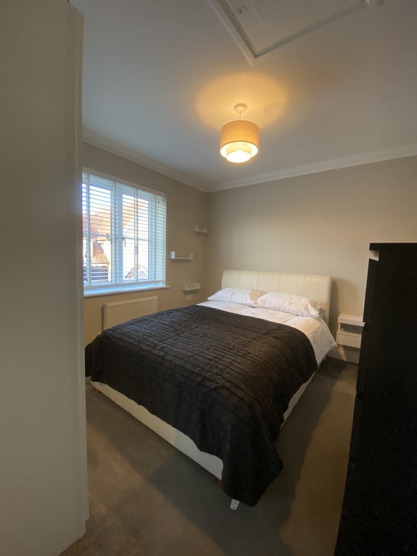 Room Fox Earth Close in Babergh