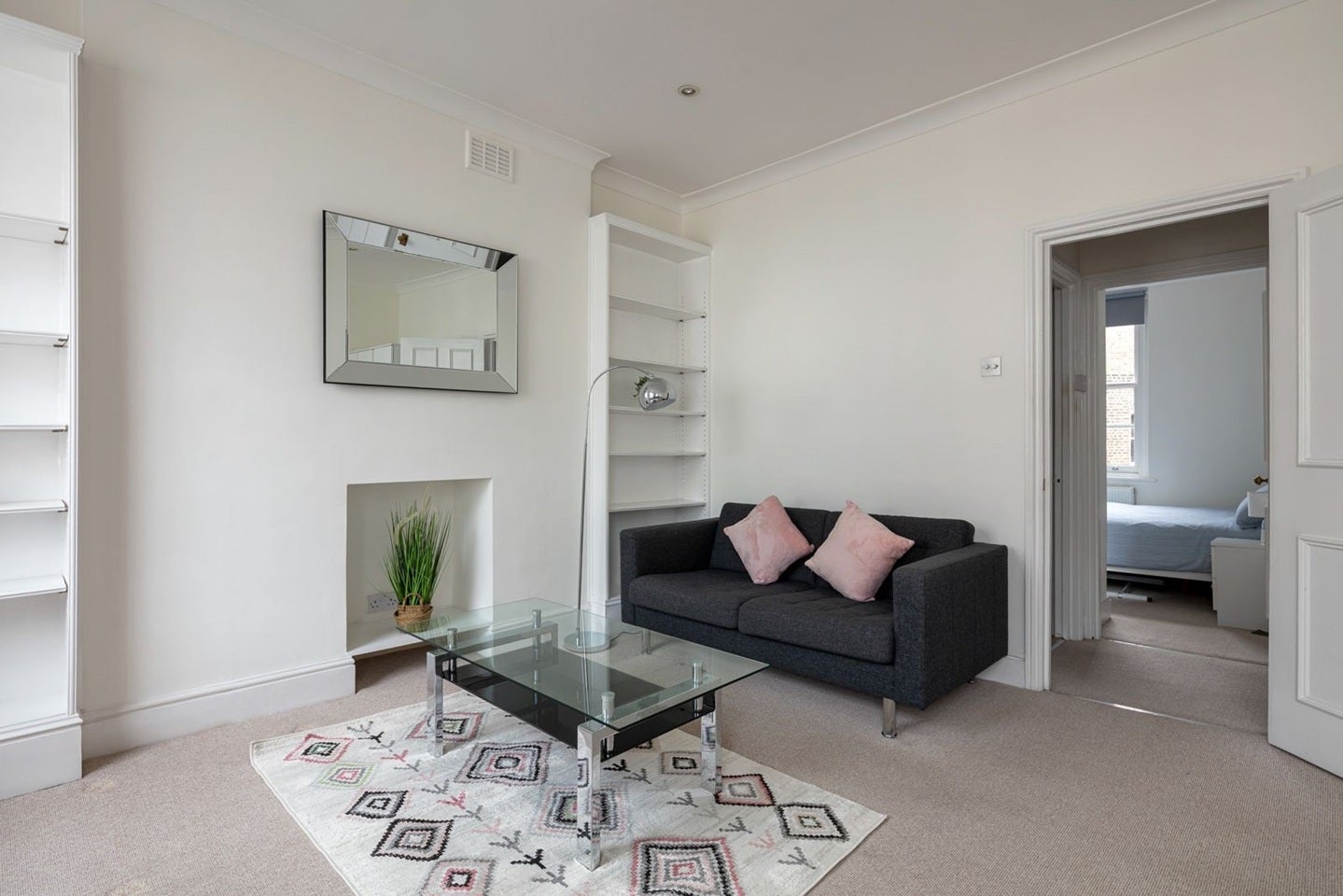Flat Sutherland Street in City of Westminster