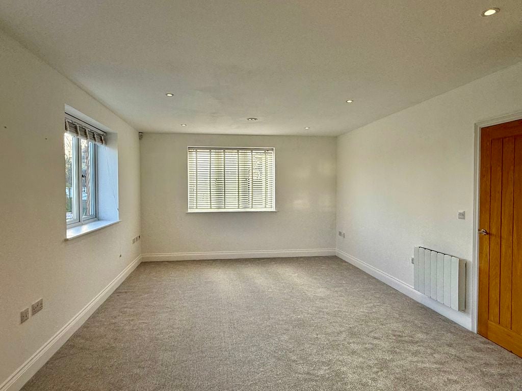 Flat Cuckfield Road in Mid Sussex