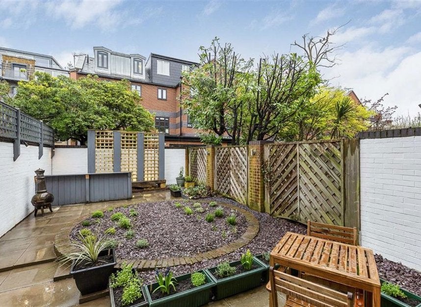 House Cherry Garden Street in Greater London