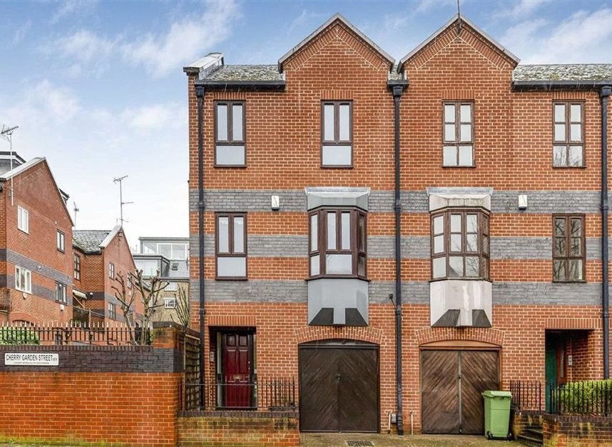 House Cherry Garden Street in Greater London