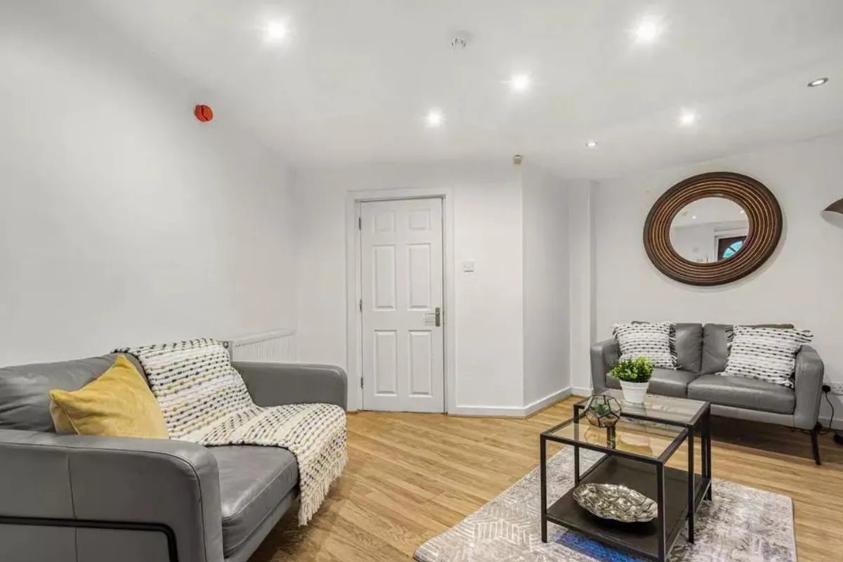 Flat Purcell Street in Greater London