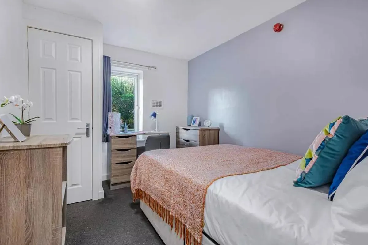 Flat Purcell Street in Greater London