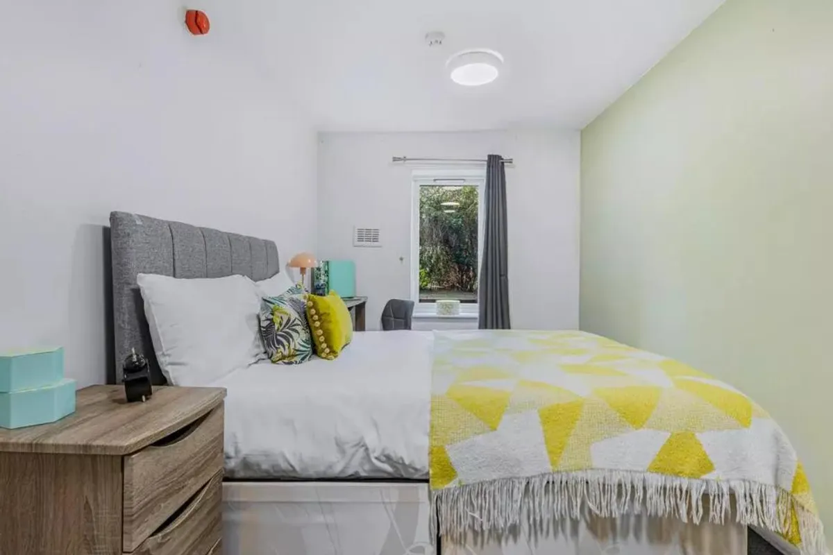 Flat Purcell Street in Greater London