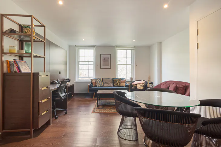 Flat Sovereign Close in Greater London