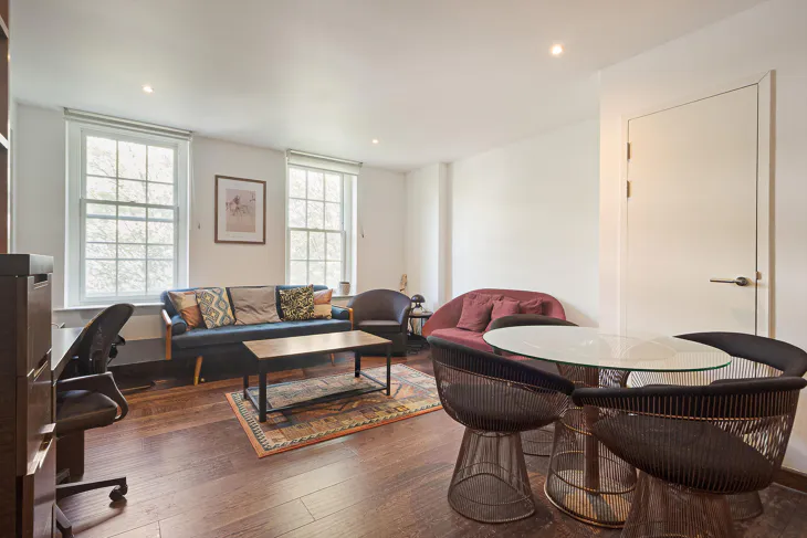 Flat Sovereign Close in Greater London
