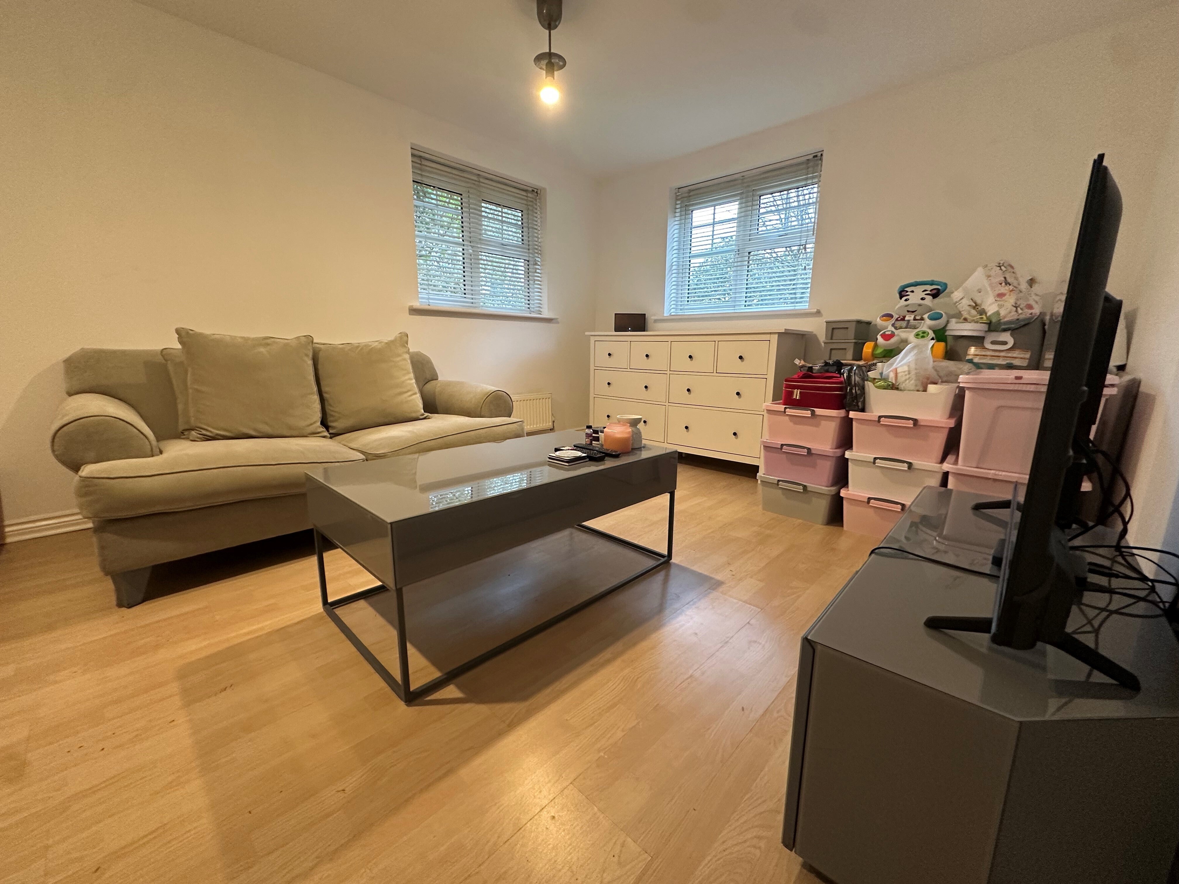Flat Hampton Court Way in Widnes
