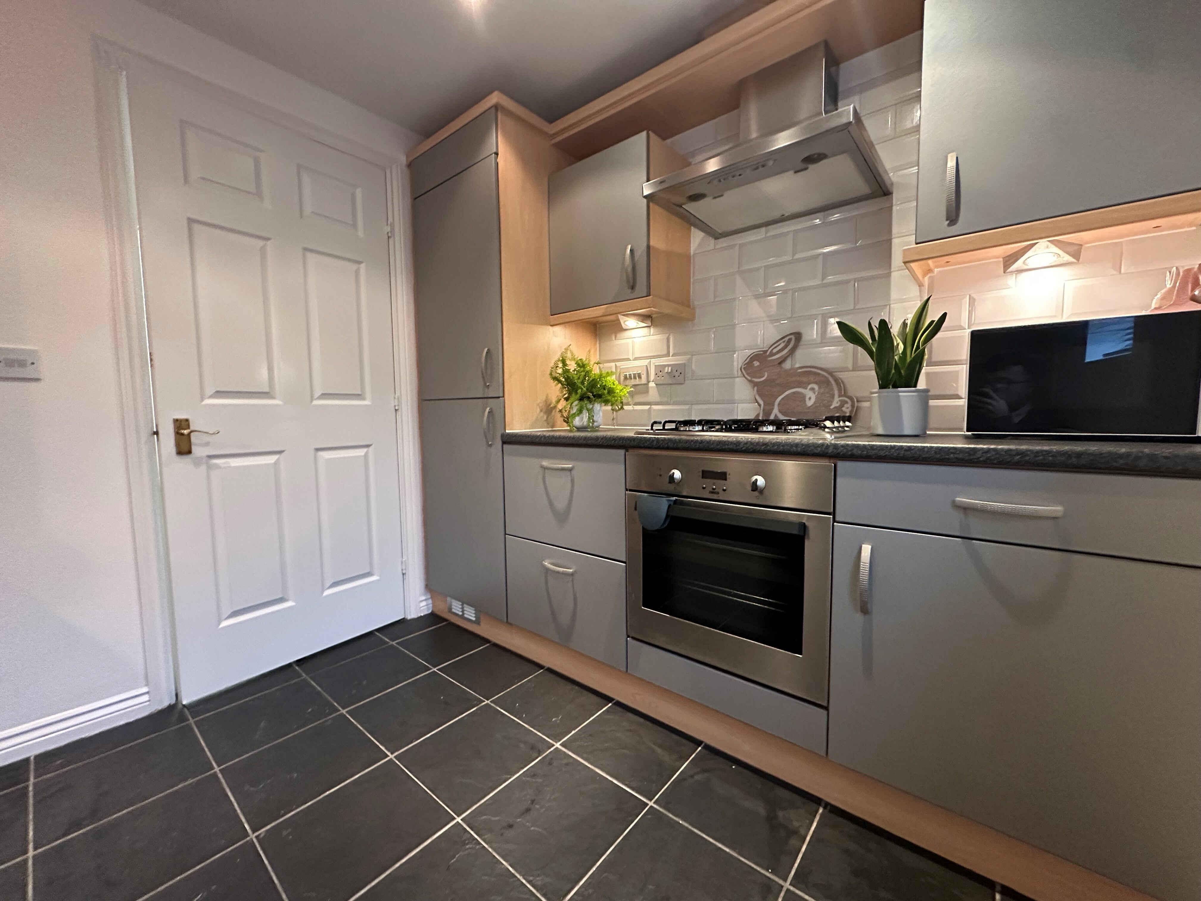 Flat Hampton Court Way in Widnes