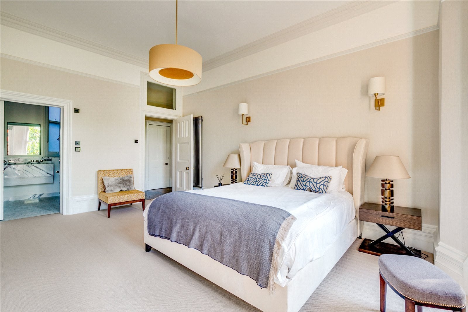 Flat Gloucester Road in Greater London