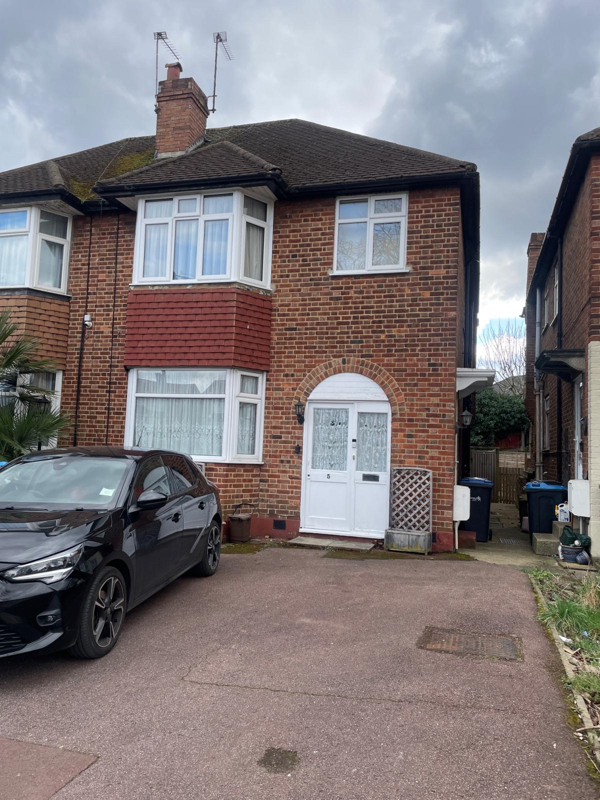 Flat Bridge Close in Greater London