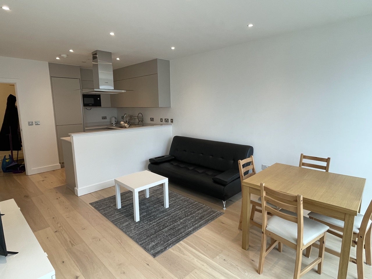 Flat Arniston Way in Greater London