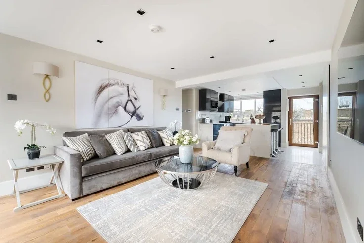 Flat Clifton Gardens in City of Westminster