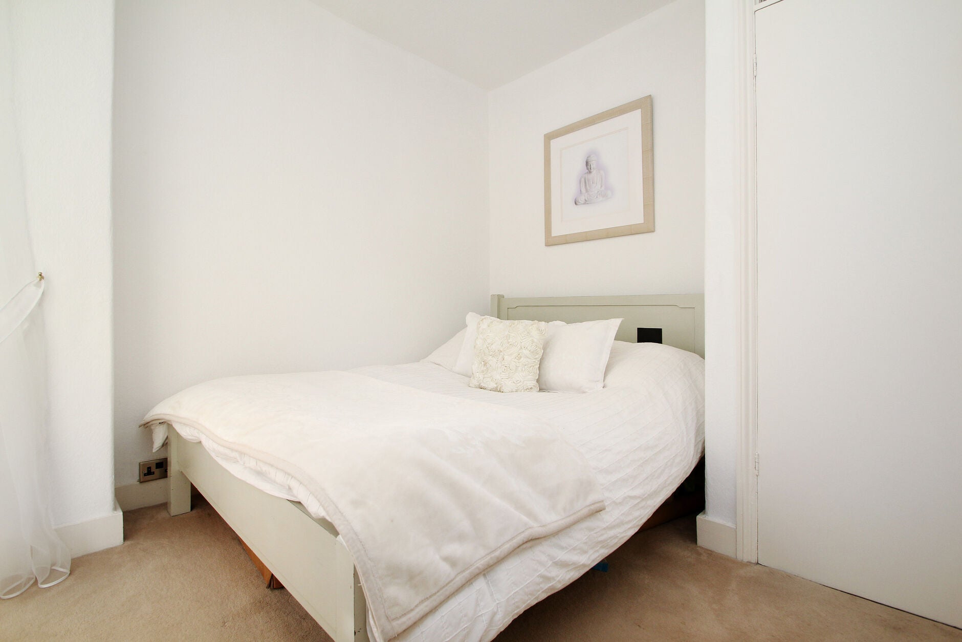 Flat Askew Road in Greater London