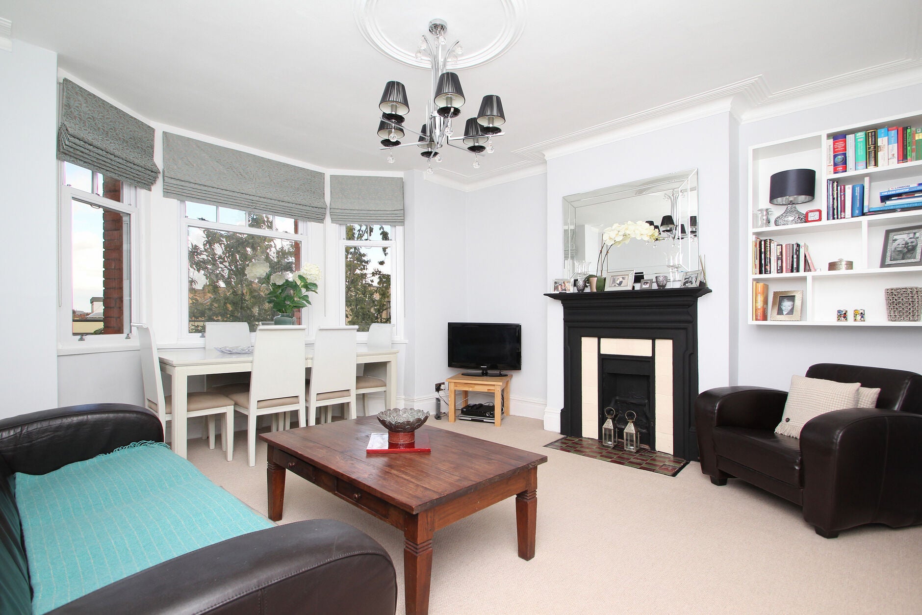 Flat Askew Road in Greater London
