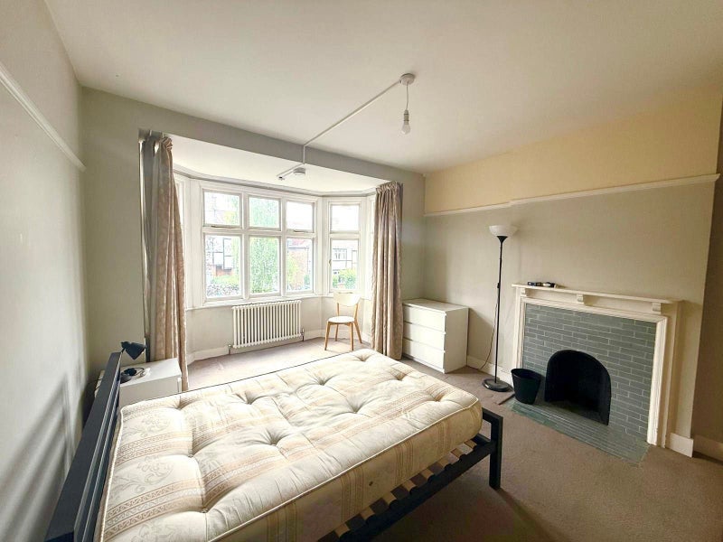 Room Highview Road in Greater London