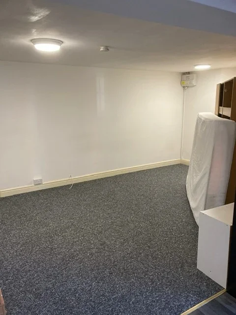 Flat Leavesden Road in Watford