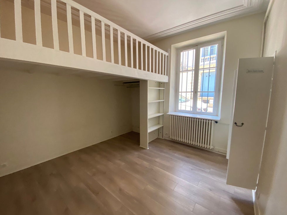 Flat N 12 in Versailles