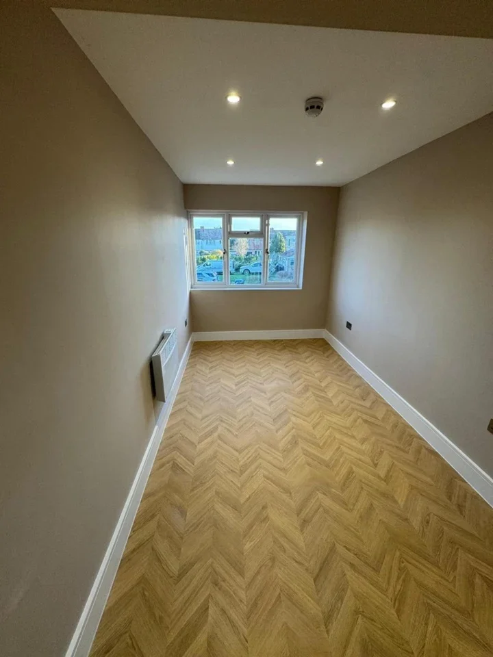 Flat Byron Close in Elmbridge