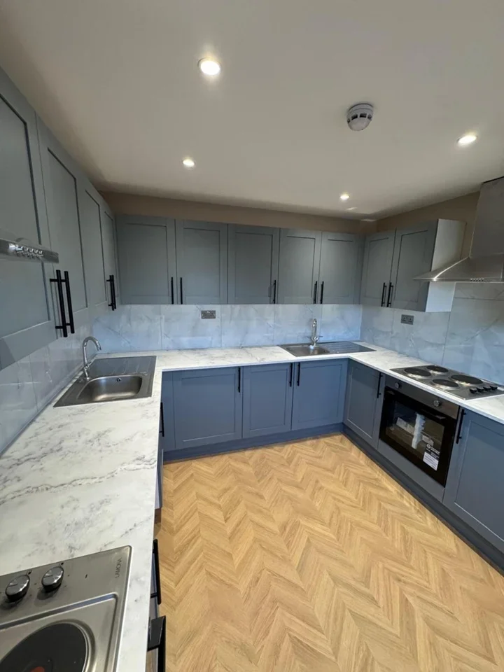 Flat Byron Close in Elmbridge