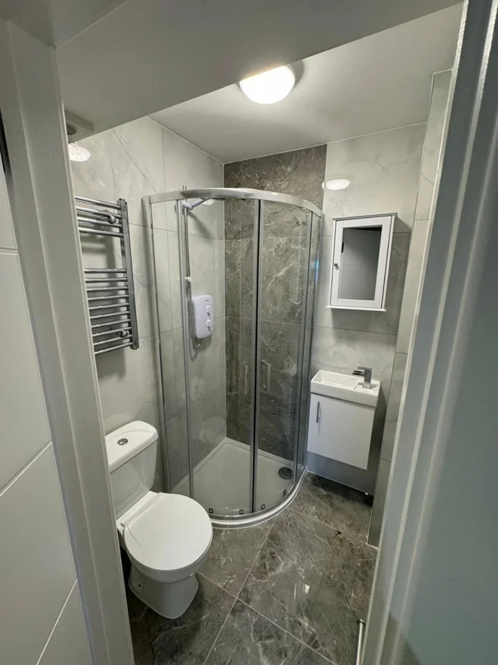 Flat Byron Close in Elmbridge