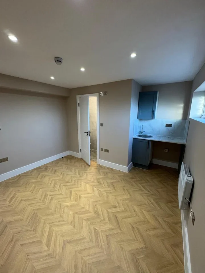 Flat Byron Close in Elmbridge