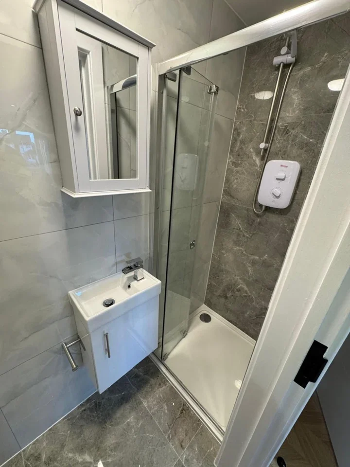 Flat Byron Close in Elmbridge