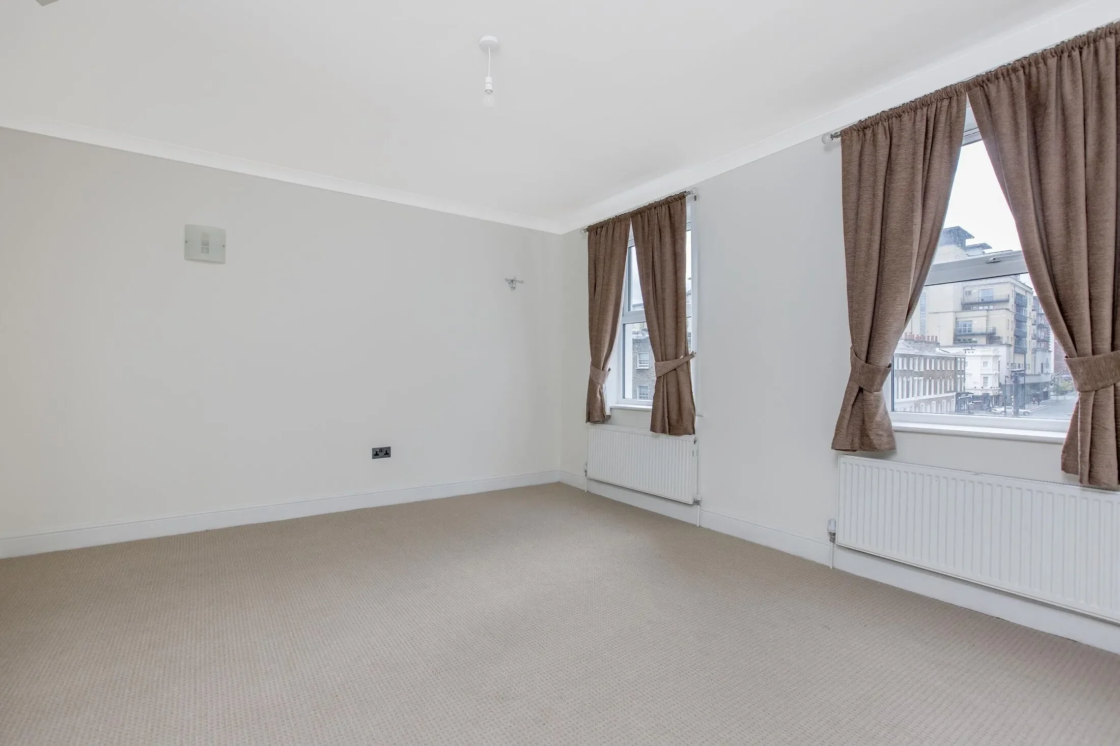 Flat Vauxhall Bridge Road in City of Westminster