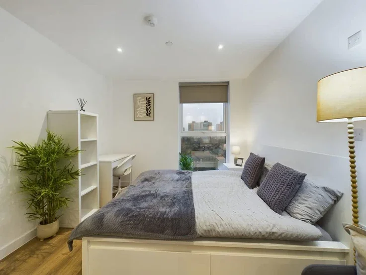 Flat Lissadel Street in Salford