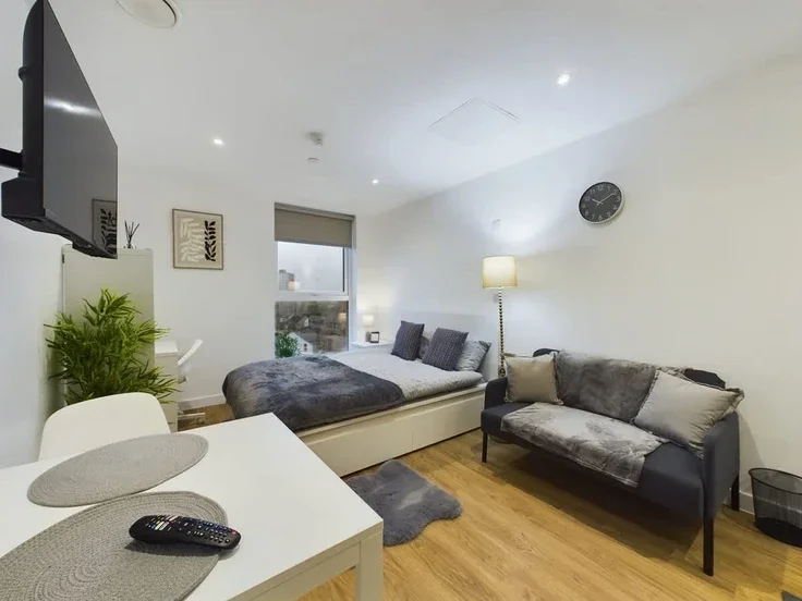 Flat Lissadel Street in Salford