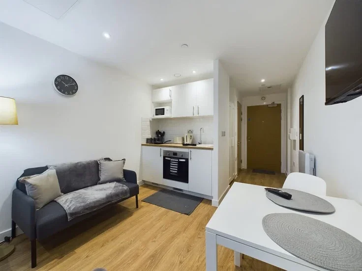 Flat Lissadel Street in Salford