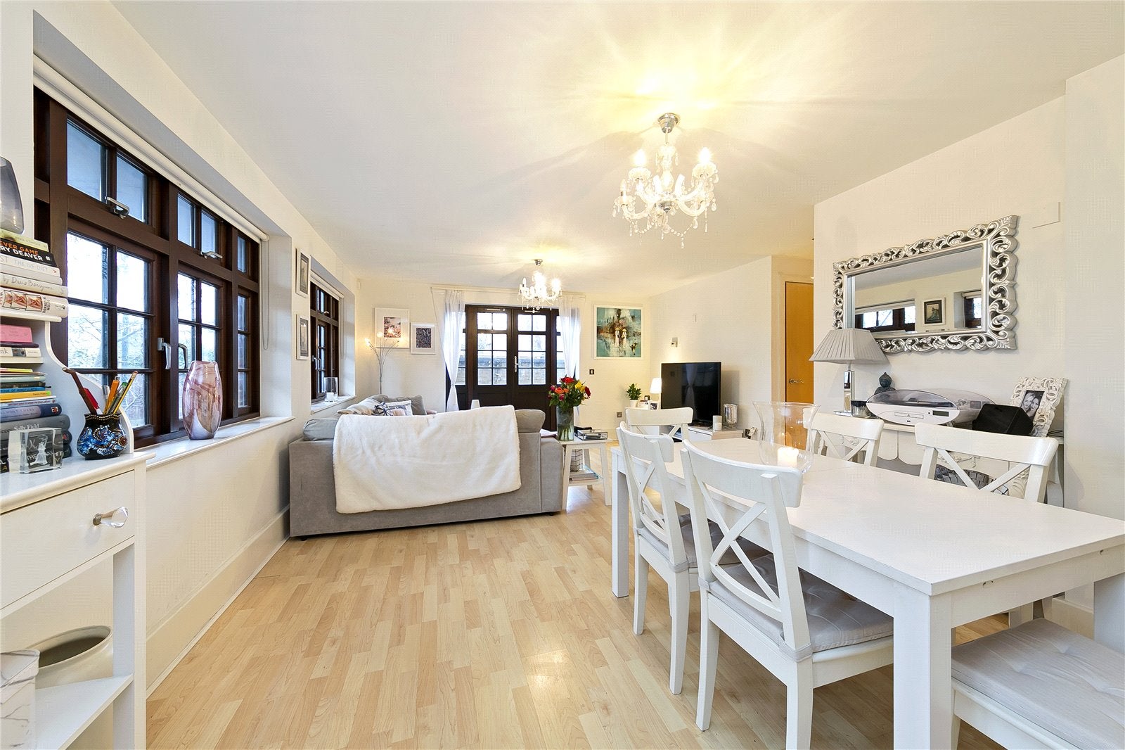 Flat Blake Mews in Greater London