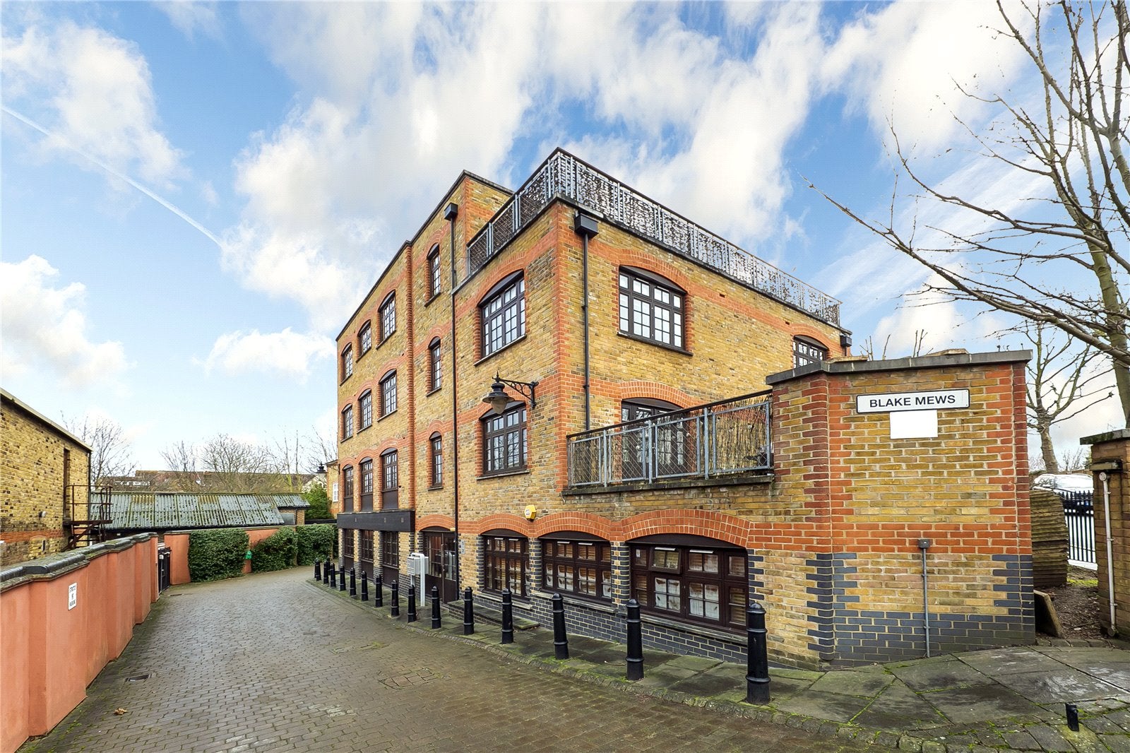Flat Blake Mews in Greater London