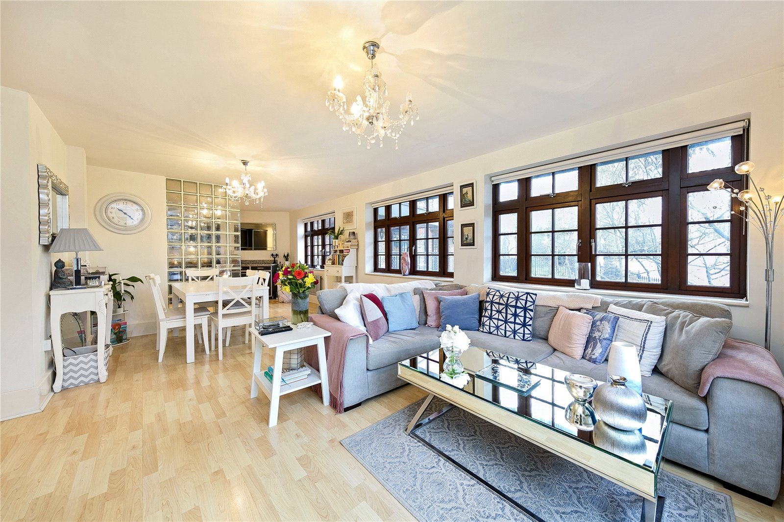 Flat Blake Mews in Greater London