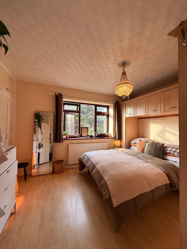 House Ive Farm Close in Greater London