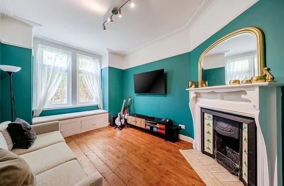Flat Idlecombe Road in Greater London