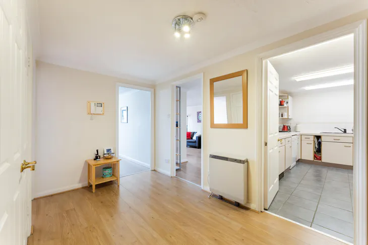 Flat Wapping High Street in Greater London