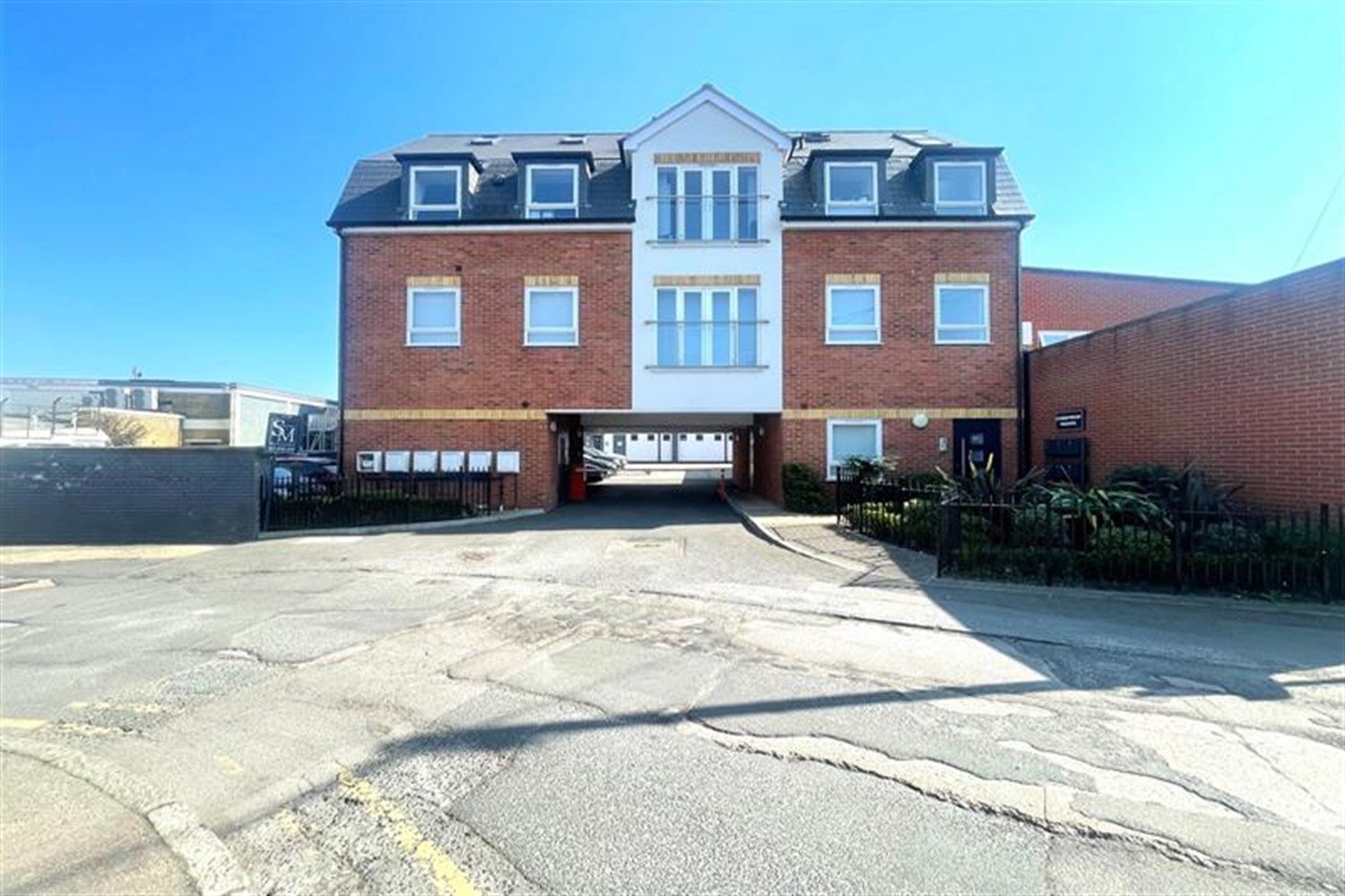 Flat Clifton Road in Epping Forest