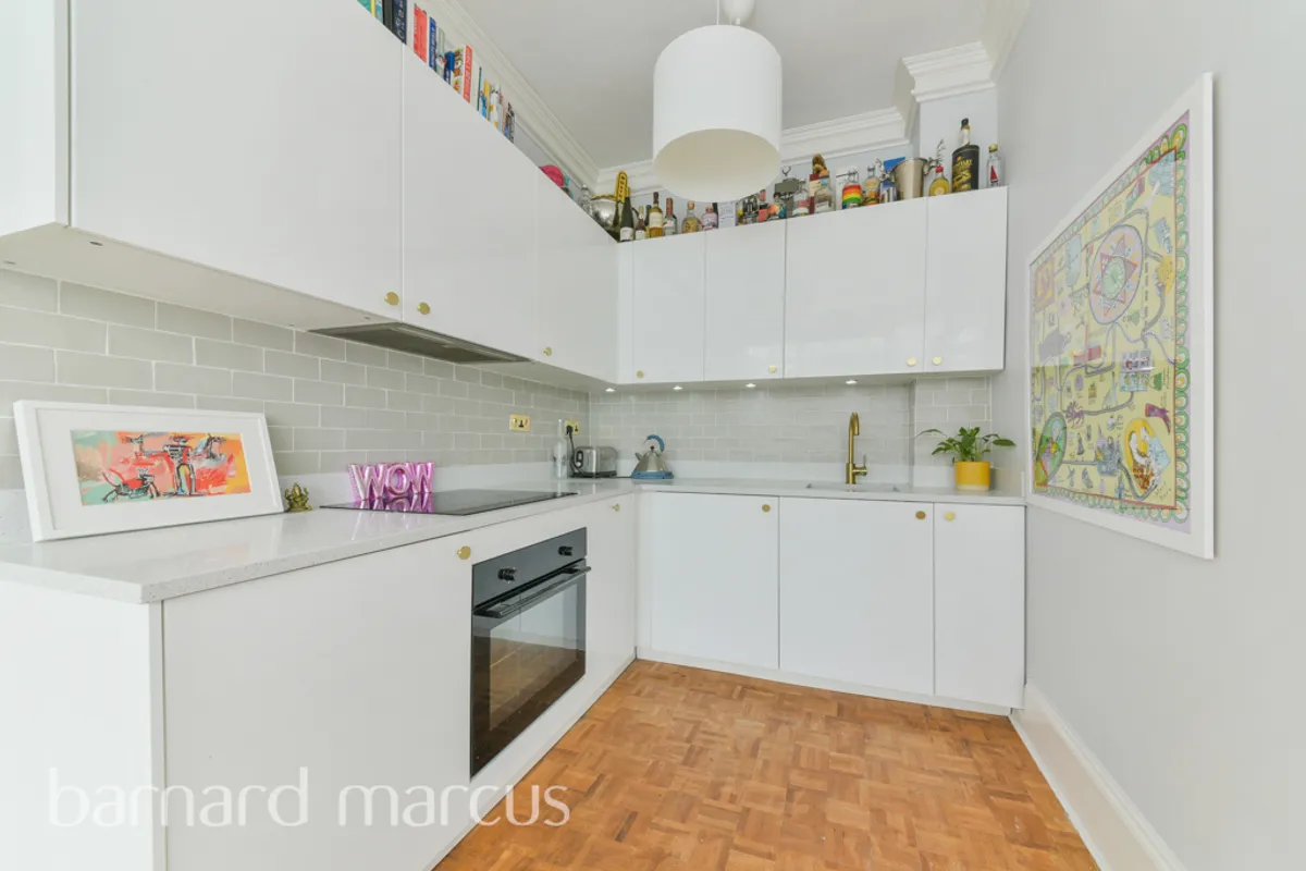 Flat Kersfield Road in Greater London