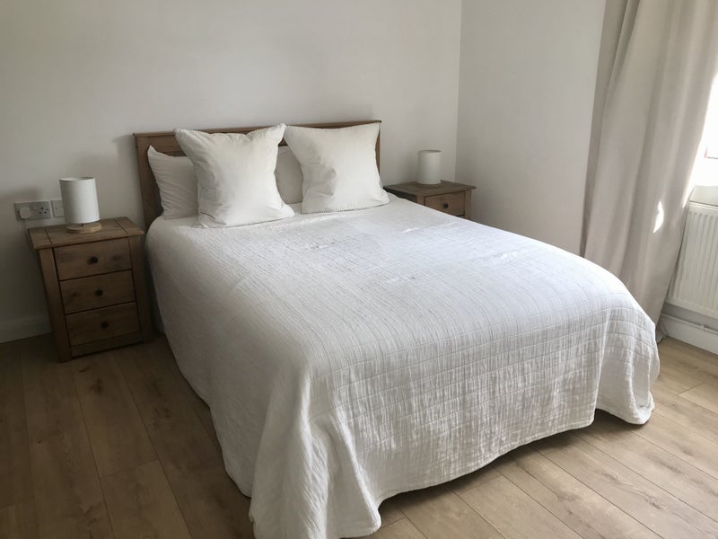 Flat Pembroke Avenue in Greater London