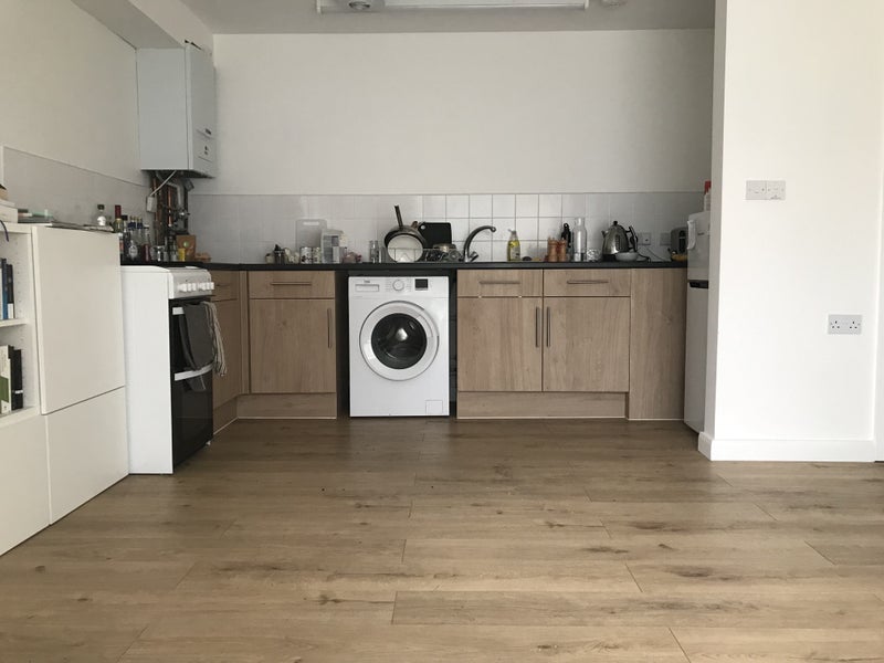 Flat Pembroke Avenue in Greater London