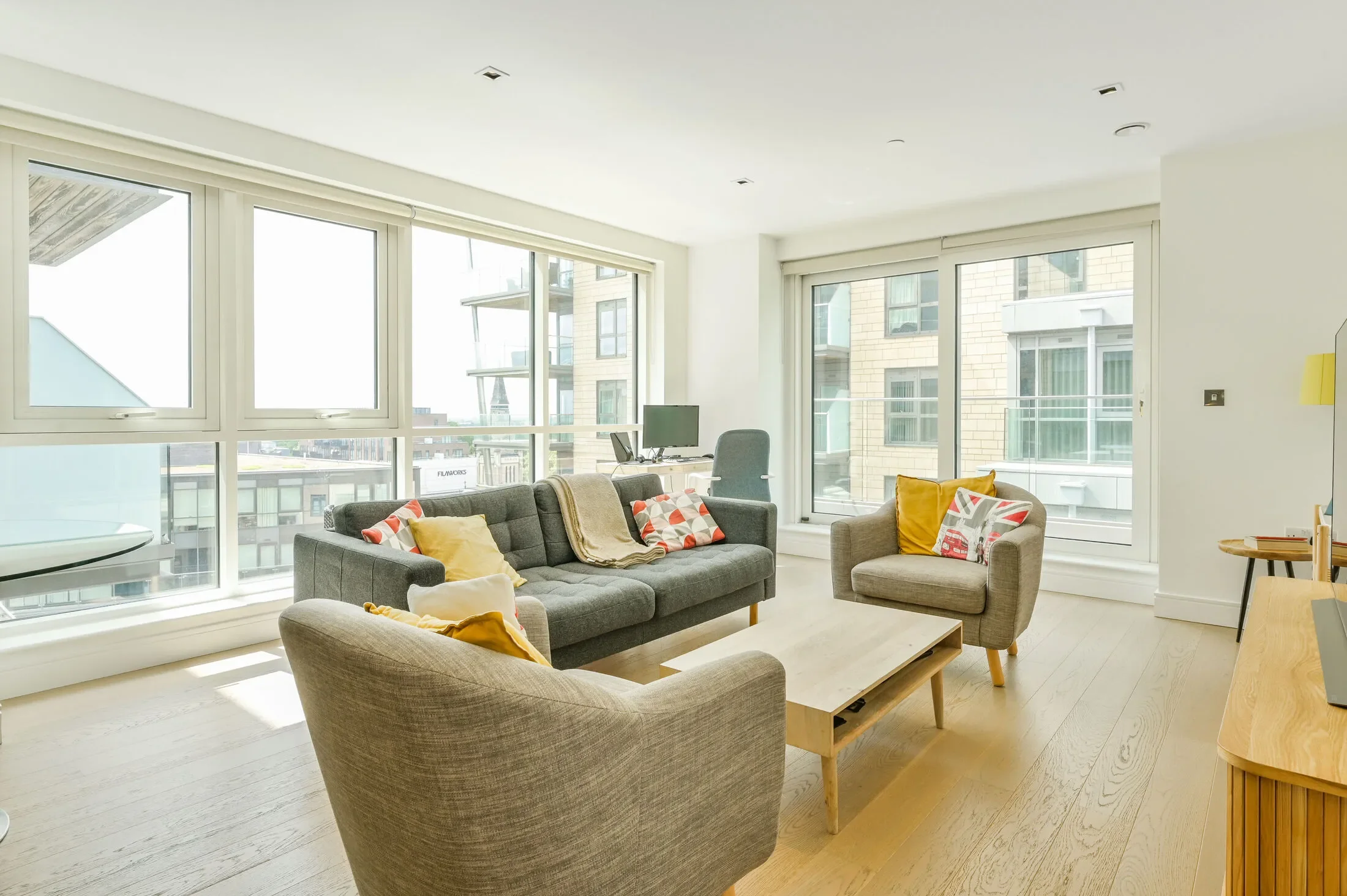 Flat Victoria Square in Greater London