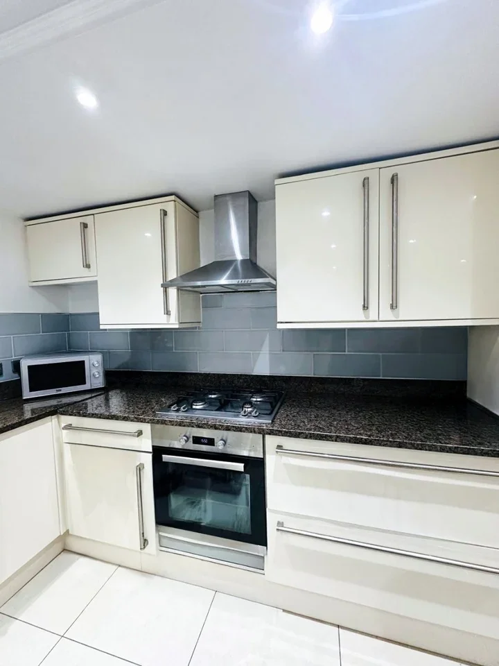 Room Barnwell Road in Greater London