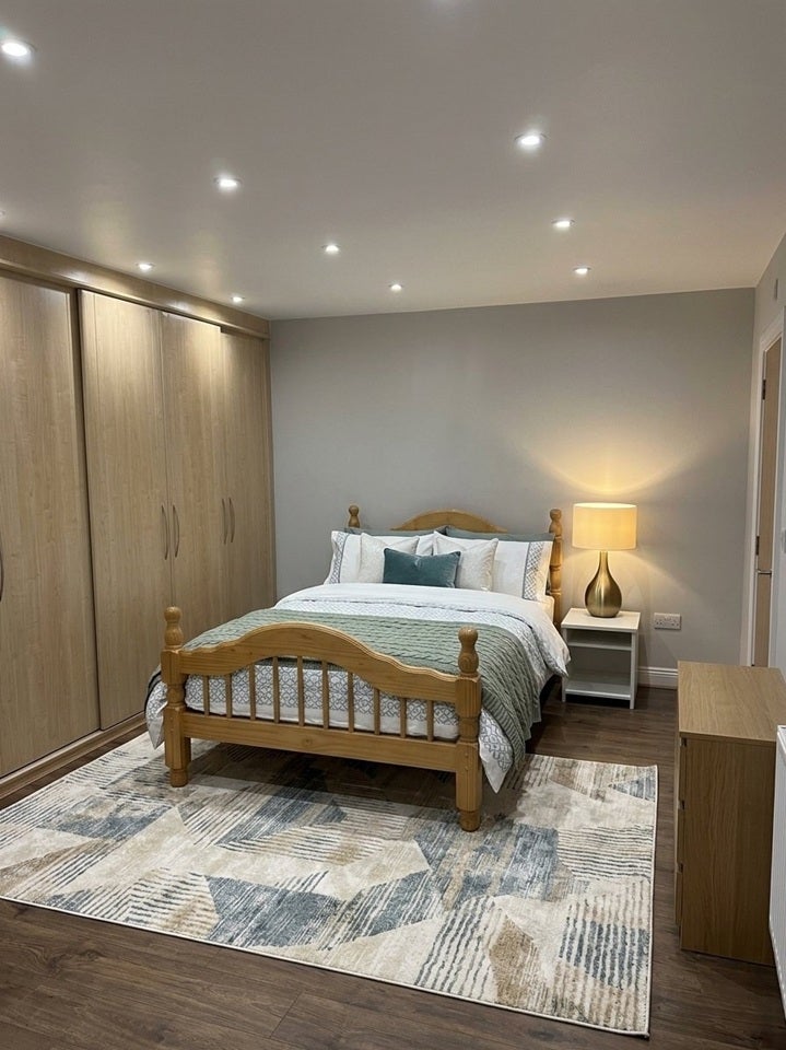 Room Barnwell Road in Greater London